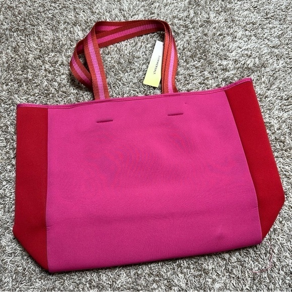 Summersalt x Fabfitfun Neoprene Beach Tote In Pink/Red - Picture 5 of 5